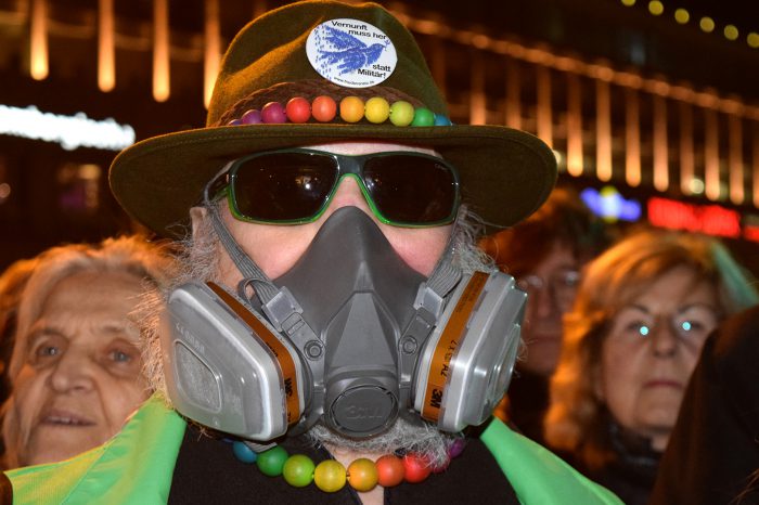 Tausende Teilnehmer bei 400. Montagsdemo gegen Stuttgart 21