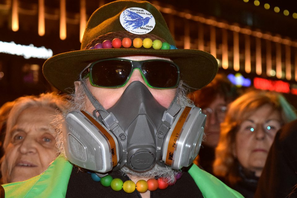 Tausende Teilnehmer bei 400. Montagsdemo gegen Stuttgart 21 (Foto: STUGGI.TV)