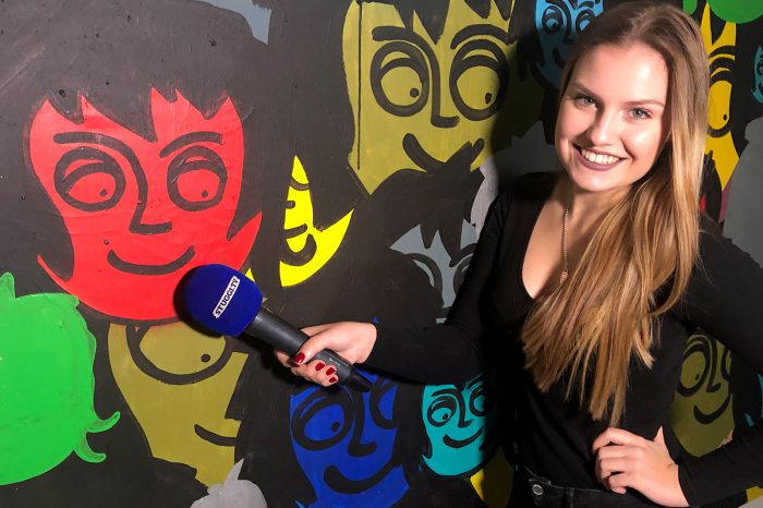 "Tag der Komplimente": Pärchen geben sich gegenseitig Komplimente