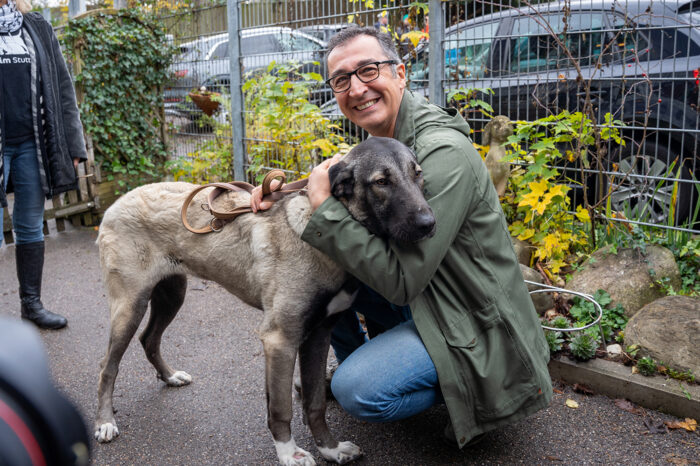 Bundesminister Özdemir besucht Tierheim in Botnang