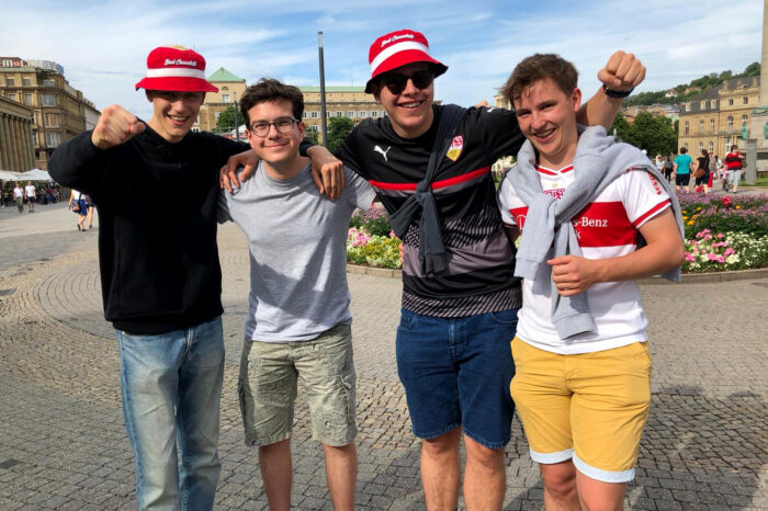 Fans des VfB Stuttgart feiern Aufstieg in die Bundesliga