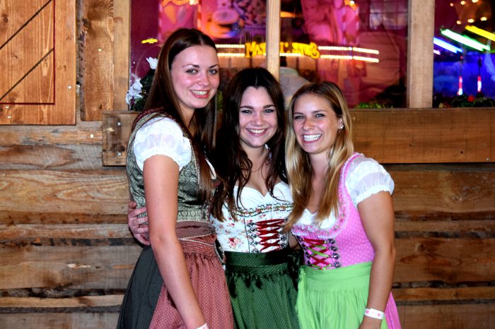 Stuttgarter Frühlingsfest: Sollte es mehr Wasen-Zelte ab 16 Jahren geben?