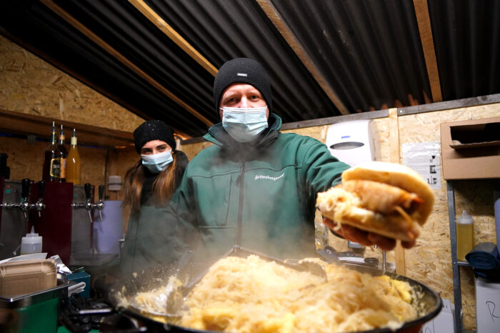 "Winterdörfle to go": Drive-in-Weihnachtsmarkt in Leinfelden eröffnet