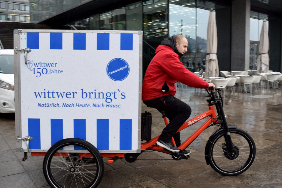 Wittwer setzt auf einen Lieferservice per Fahrrad. Foto: STUGGI.TV/Kheredmand