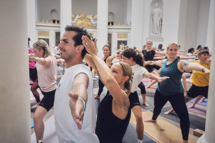 Yoga für den guten Zweck auf dem Württemberg