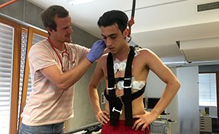 Stuttgart-Lauf 2015 Folge 4: Fabio Morrone leidet beim Medizincheck