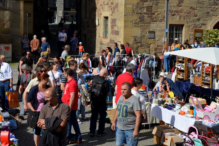 Königstraße oder Flohmarkt: Wo findet man die besten Modeschätze?