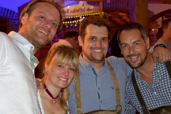 Passen Dirndl und Lederhosen nach Stuttgart?